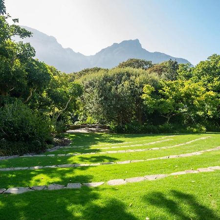 Vineyard Hotel Кейптаун Екстериор снимка