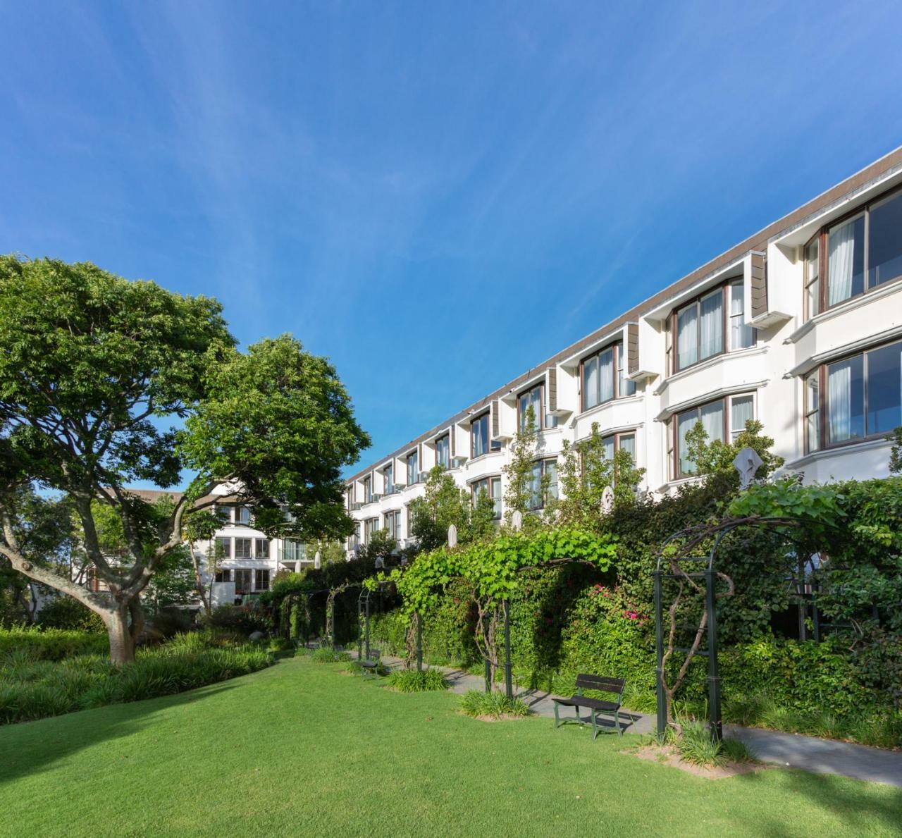 Vineyard Hotel Кейптаун Екстериор снимка